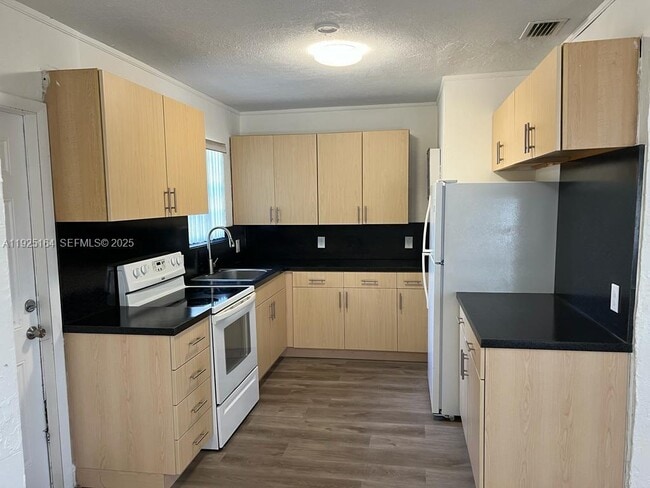 Foto del edificio - 1707 NW 14th Ct