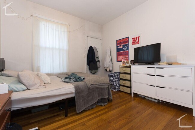 Building Photo - Coolidge Corners finest......