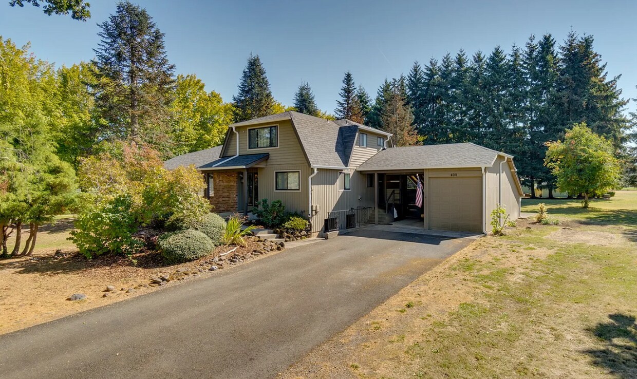Foto principal - Felida Park- 4 Bedrooms on 1.5 Acres