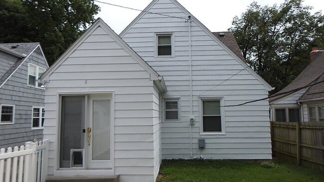 Building Photo - Cape Cod 3bed 1.5 bath in Westwood Hills, KS