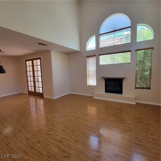 Foto del edificio - 8765 Villa Alex Ave