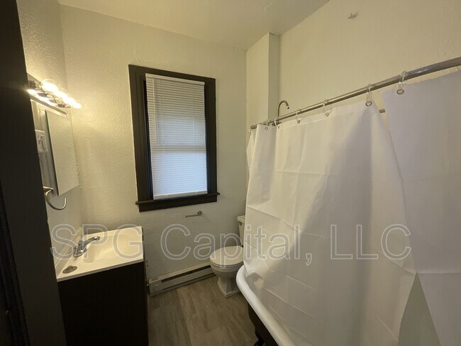 Foto del edificio - 627 E Market St