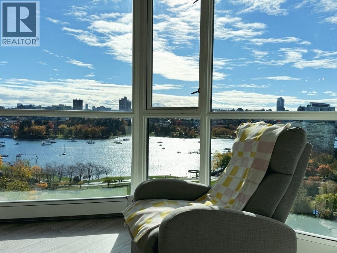 Primary Photo - 289 Drake St