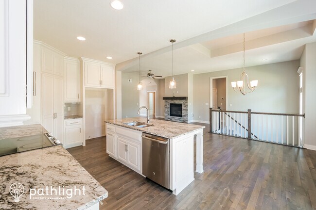 Building Photo - 9813 Garden St, Lenexa, KS, 66227