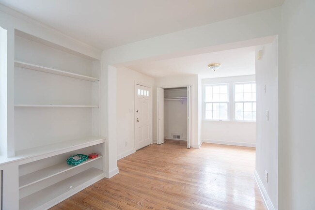 Foto del edificio - 8403 Garland Ave