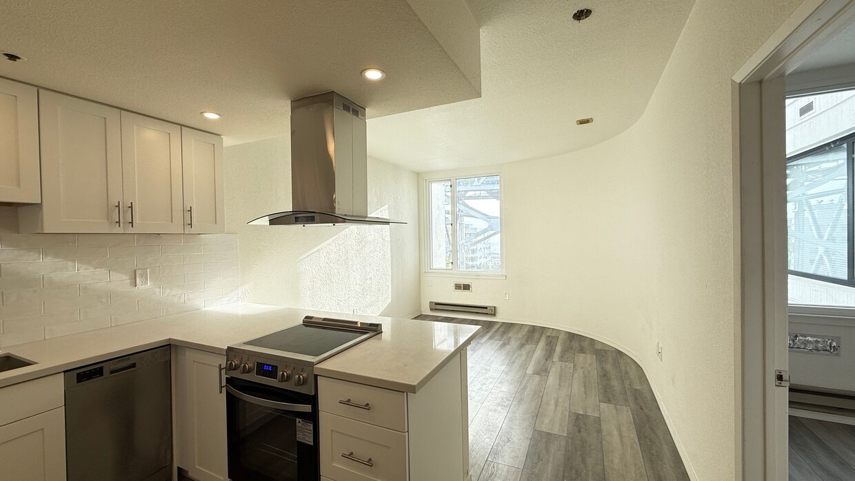 The BAYCREST: Updated 1BR/1BA + Parking! ... - The BAYCREST: Updated 1BR/1BA + Parking!  ...