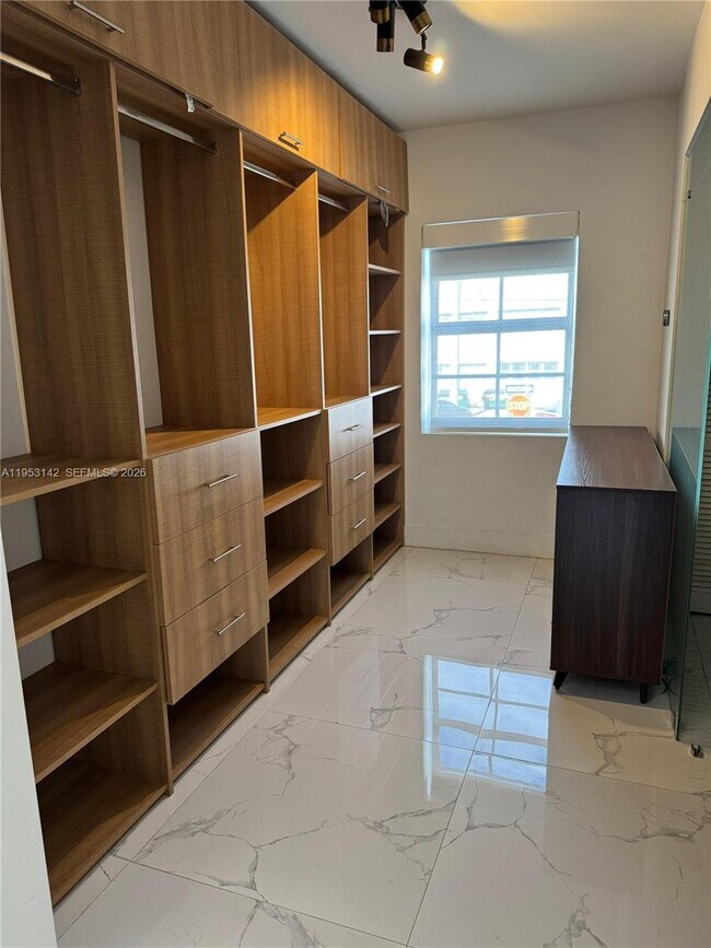 Foto del edificio - 1614 Jefferson Ave