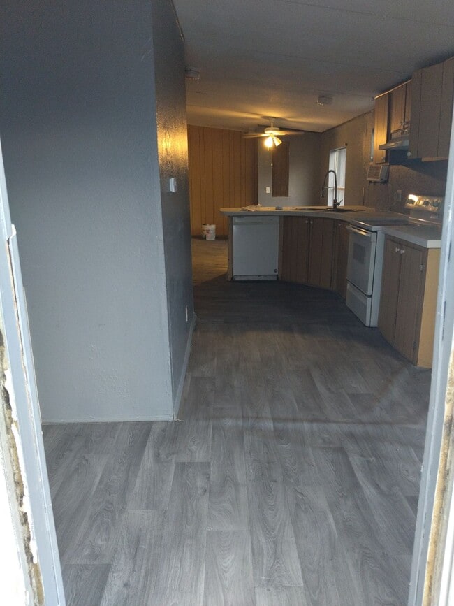 Building Photo - 15474 Mapletree Dr