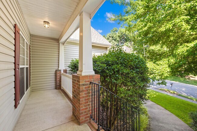 Foto del edificio - 8422 Bampton Dr