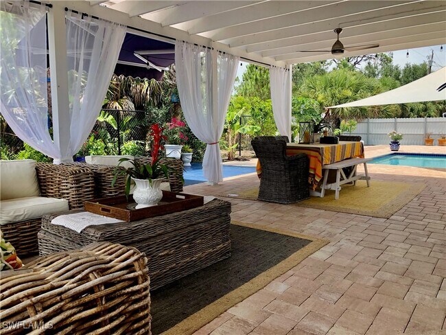 Foto del edificio - 283 Cypress Way W