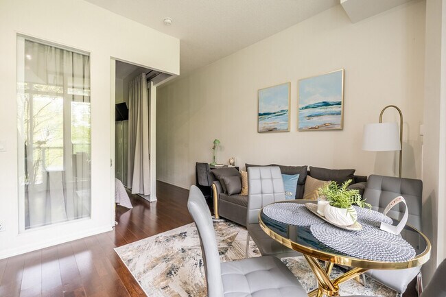 Building Photo - 209 Fort York Blvd