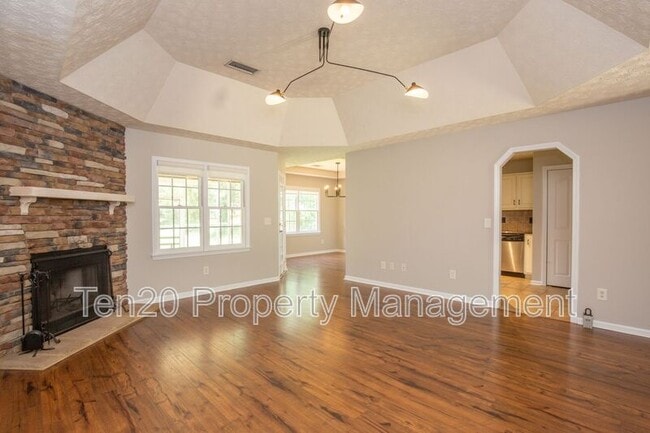 Building Photo - 1018 Sugar Mill Dr
