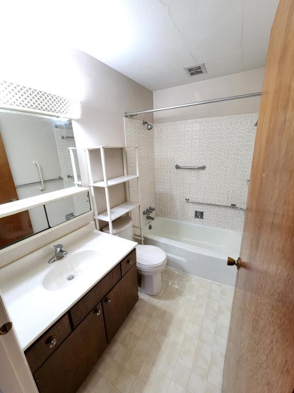 Foto del edificio - 555 N Pearl St