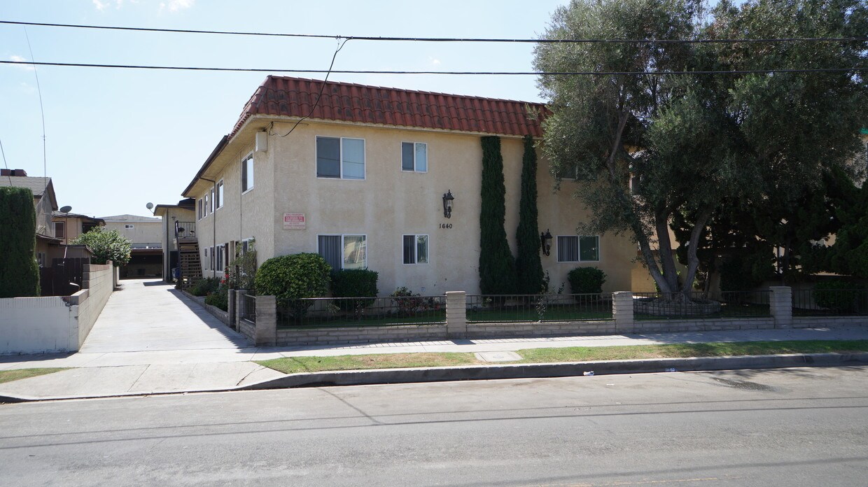 Primary Photo - 1640 Plaza del Amo