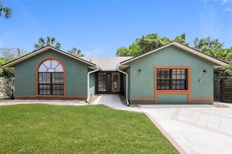 Building Photo - 231 Lago Vista St