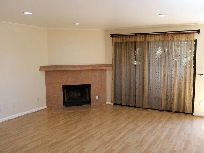 Building Photo - 1348 N Orange Dr