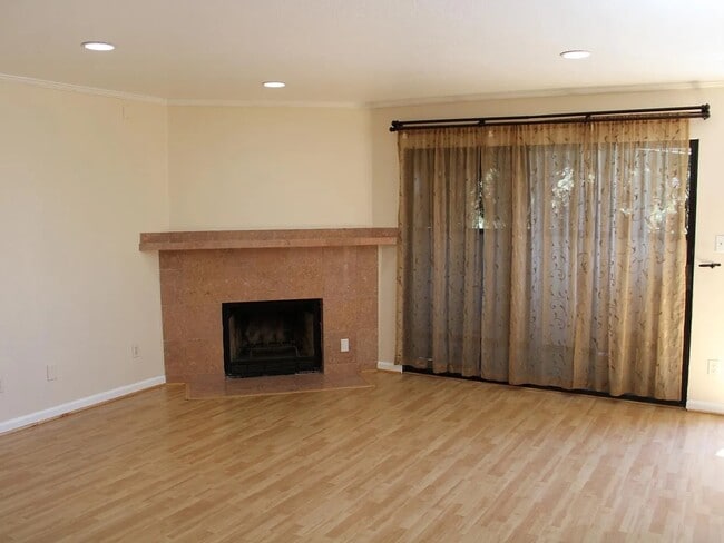 Building Photo - 1348 N Orange Dr