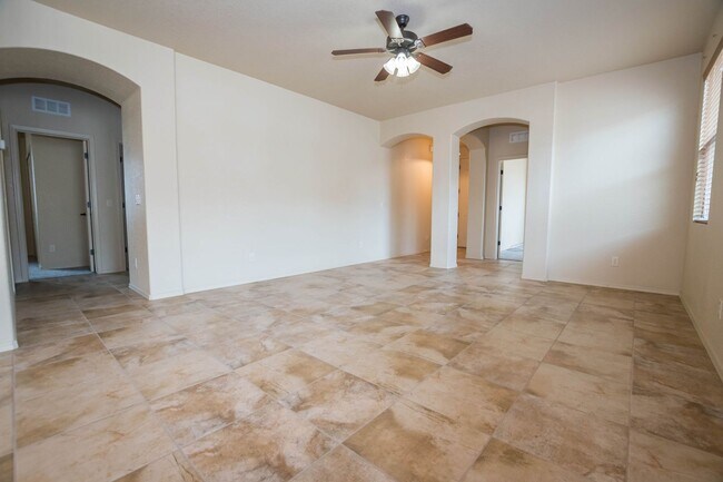 Foto del edificio - Stunning 4-Bedroom, 2-Bathroom home with Central A/C and a spacious 2 Car Garage!