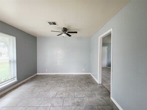 Building Photo - 9918 Ebb St