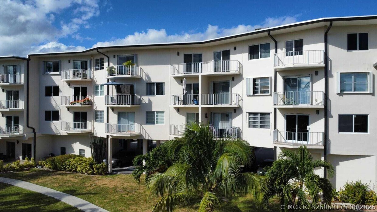 Building Photo - 1967 S Ocean Blvd