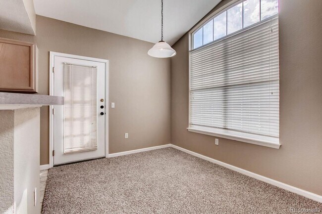 Foto del edificio - Welcome to this stunning house located in the heart of Englewood, CO! With 2 bedrooms and 2 bathr...
