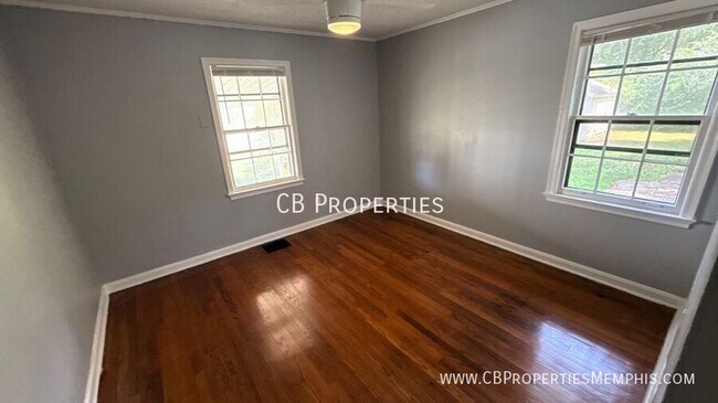 Foto del edificio - 1234 Robin Hood Ln