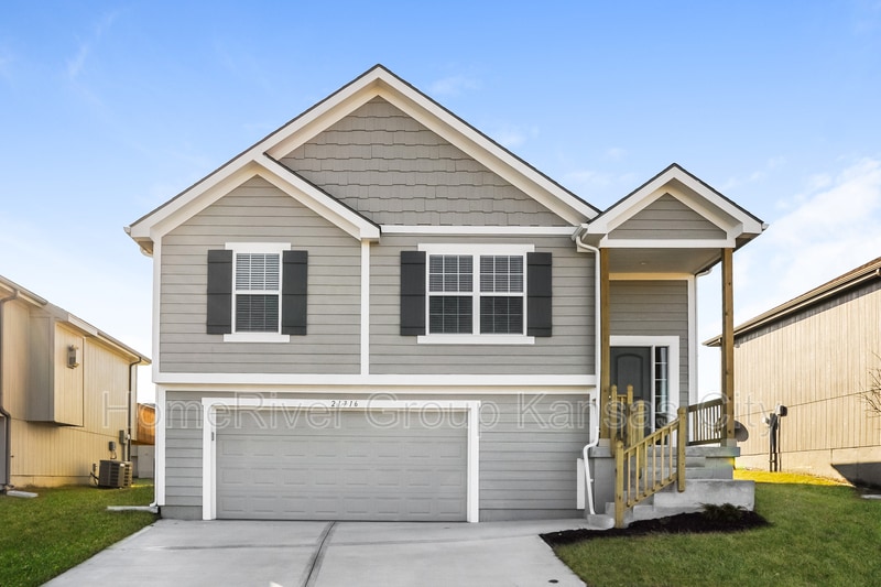 21716 North Ridge, Peculiar, MO 64078 House Rental in Peculiar, MO