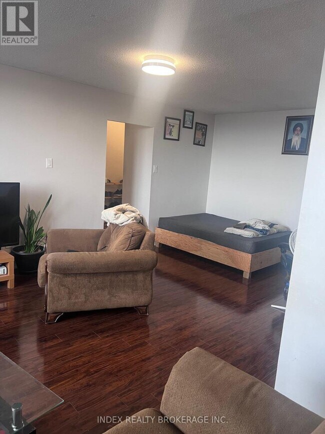 Photo du bâtiment - 3533 Derry Rd E