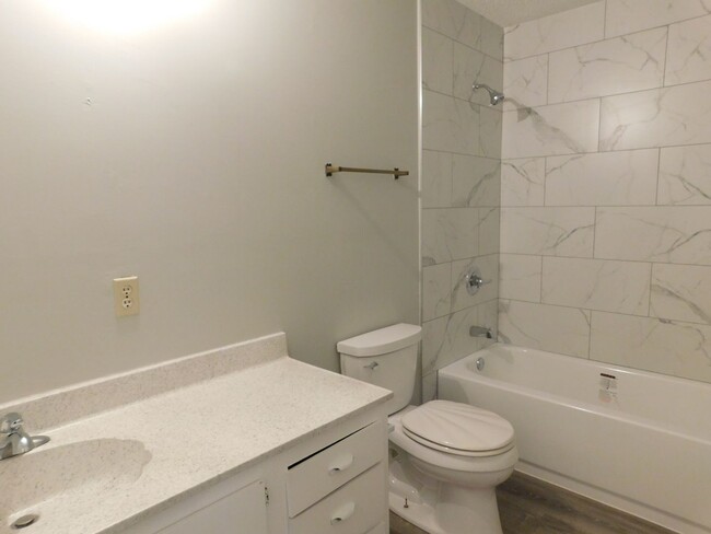 Foto del edificio - Newly Remodled 3 Bed 2 Bath Home Move In S...