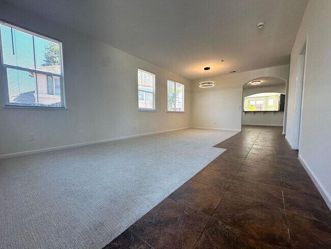 Building Photo - Gorgeous 4 Bed 2 Bath single story in Deer Ridge!