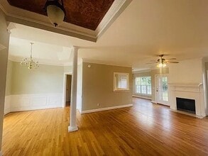 Building Photo - 3023 Pointe Dr