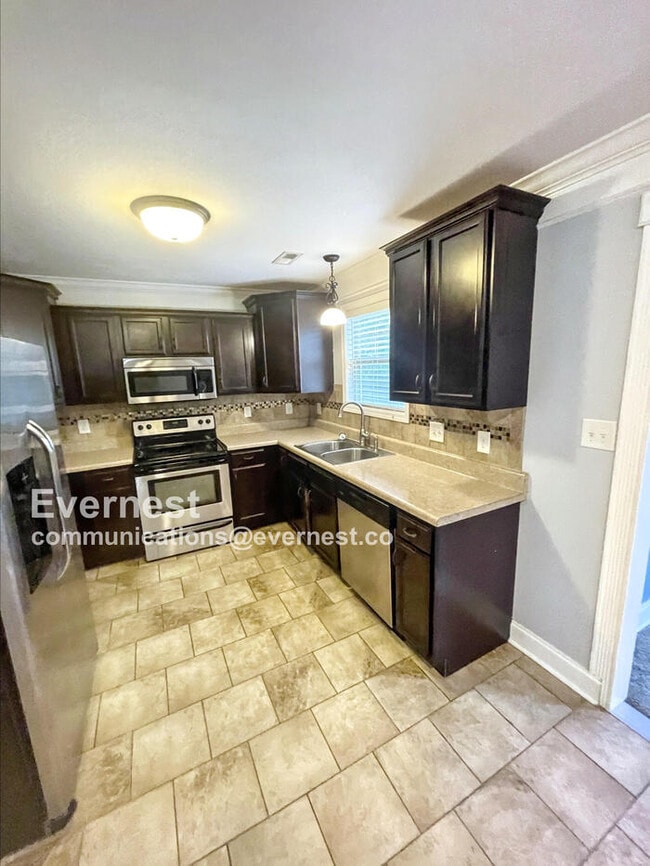 Building Photo - 650 Fox Hound Dr