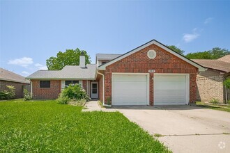 Building Photo - 3812 Redbud Dr