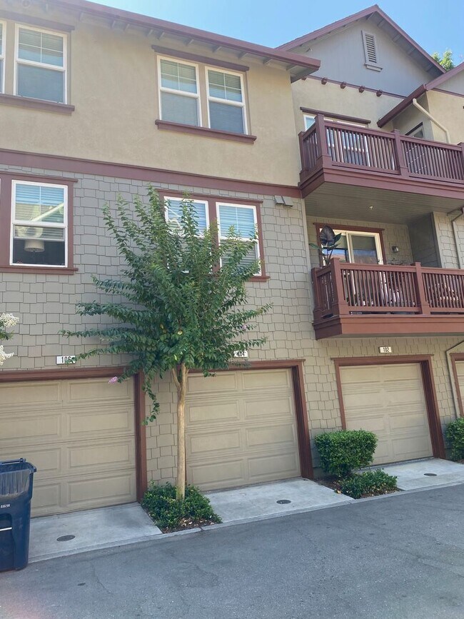 Foto del edificio - Charming townhome close to downtown Livermore