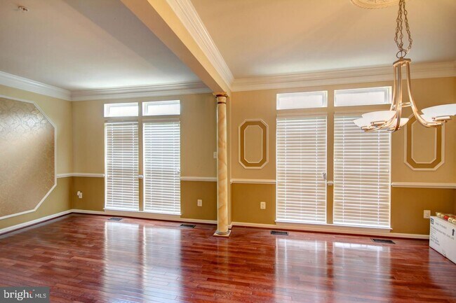 Foto del edificio - 2424 Newmoor Way
