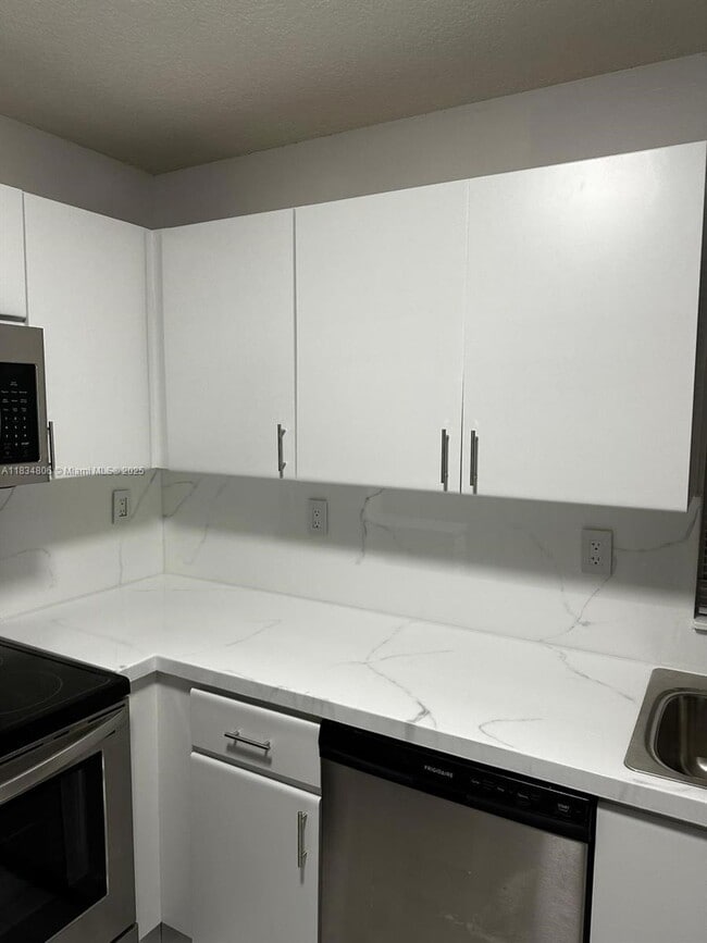Foto del edificio - 986 NW 136th Ct