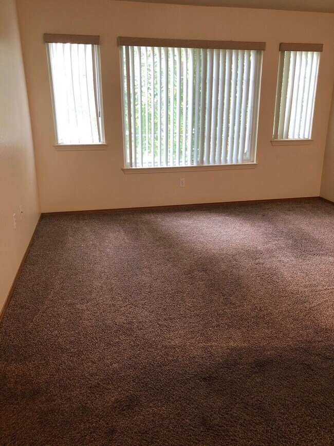 Foto del edificio - Affordable living at Westside Apartments!