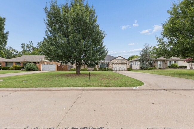 Building Photo - 1108 Larchmont Ln