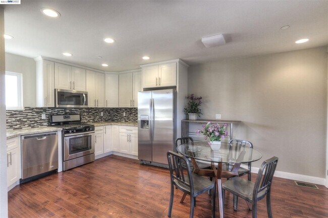 Foto del edificio - 3571 Christensen Ln