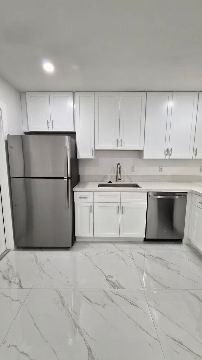 Building Photo - 1825 Scott St