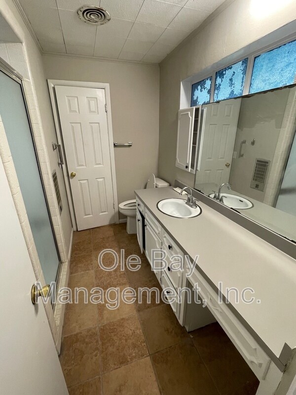 Foto del edificio - 2305 Hillwood Dr E