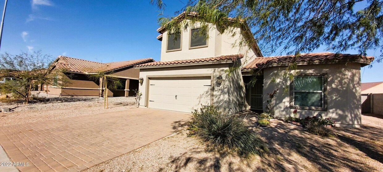 Foto principal - 518 W Black Hawk Pl