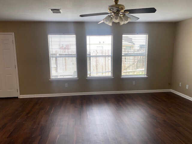 Building Photo - 5906 Drenner Park Ln