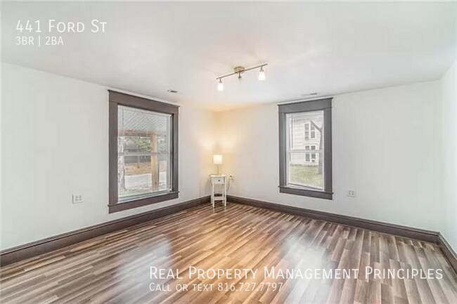 Building Photo - Recently Renovated 3 Bedroom, 1.5 Bathroom...
