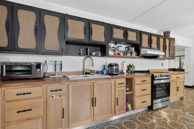 Building Photo - 135 South Dr