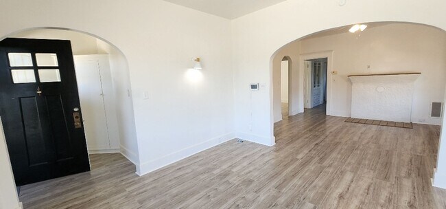 Foto del edificio - Large Sunny 4 Bedroom 3 Bath Country Style Home in Vallejo!