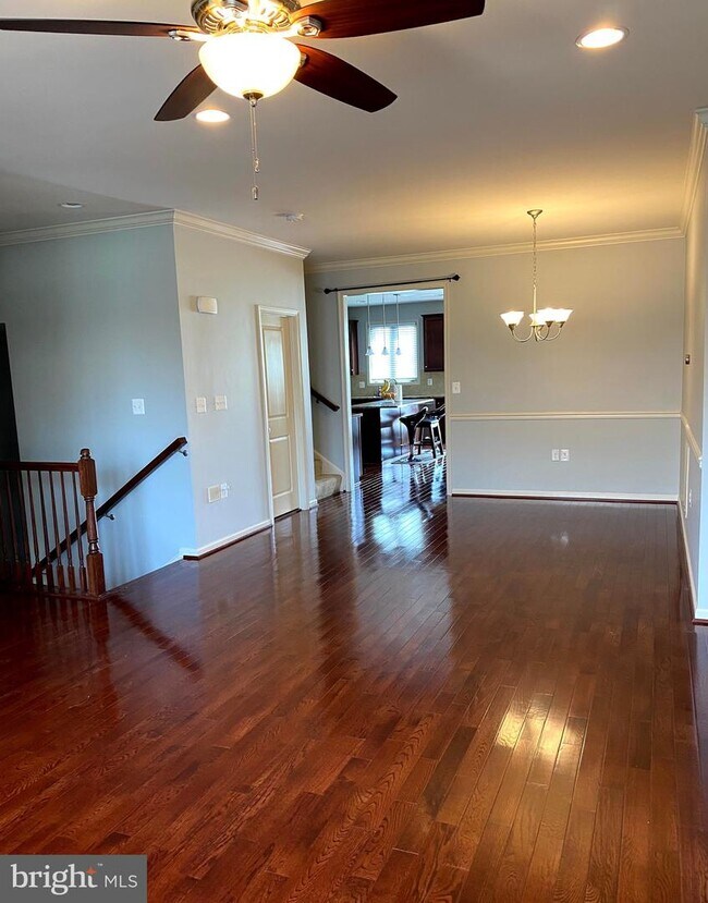 Building Photo - 42537 Dreamweaver Dr