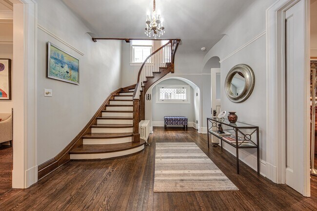 Foto del edificio - 1138 Judson Ave