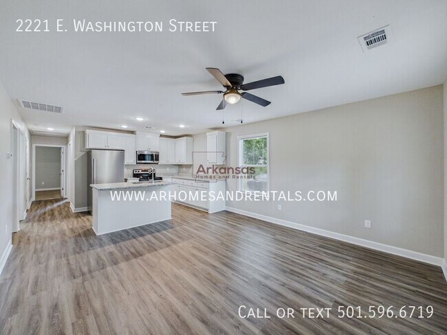 Foto del edificio - 2221 E Washington Ave