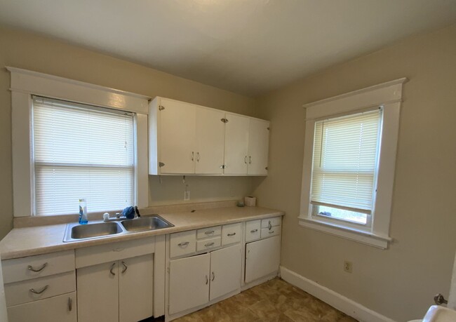 Foto del edificio - 3 bedroom 1 bath home in South Bend IN.